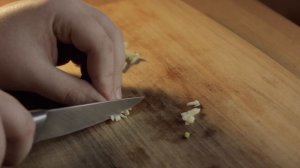 Восточный салат (классика) / помидоры, колбаса, сыр, чеснок