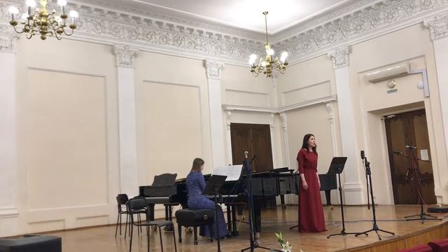 Ирина Хабирова. Романс для голоса и фортепиано "Подаренные тобой алые розы" смотреть онлайн