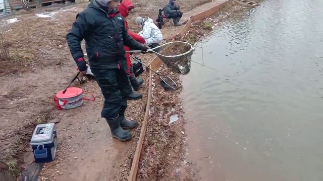 Поимки на блесну. РЫБАЛКА В ДУРЫКИНО смотреть онлайн