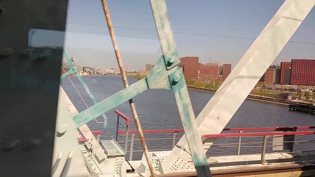 Даниловский мост через Москву-реку из окна электропоезда ЭС2Г-112 "Ласточка" 16.05.2023 смотреть онлайн