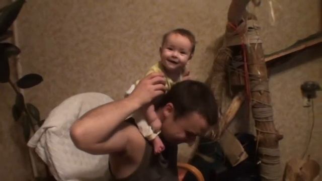 Травка пузико щекочет.. смотреть онлайн