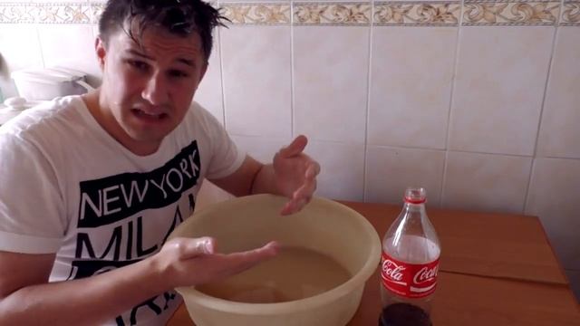 ПОМЫЛ ВОЛОСЫ ЗУБНОЙ ПАСТОЙ С КОКА КОЛОЙ Что Будет Если Помыть Волосы Coca Cola + ЗУБНАЯ ПАСТА смотреть онлайн