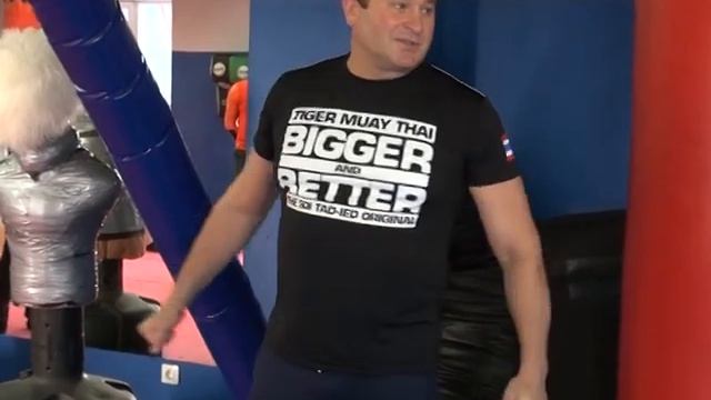 Контроль дистанции в бою: стоп-удары, удары локтями.