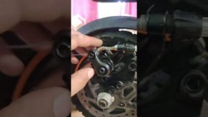 Как снять заднюю покрышку на электросамокате kugoo