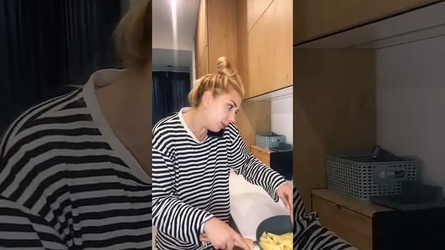 Как жарят картошку разные люди. смотреть онлайн