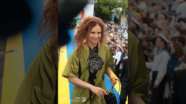 Людмила Артемьева впервые появилась в Сети после ухода из "Сватов" смотреть онлайн