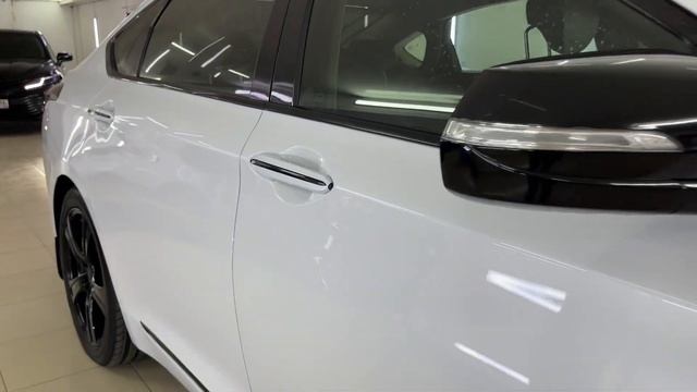 Genesis G80 - оклейка крыши и зеркал черной глянцевой пленкой, тонировка стекол, антихром смотреть онлайн