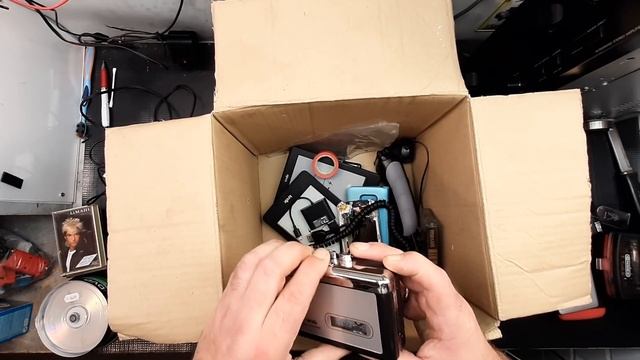 Вот ЭТО ЯЩИК на СВАЛКЕ! Принес винтажный Walkman и читалки Kindle! | Мои находкb в Германии смотреть онлайн