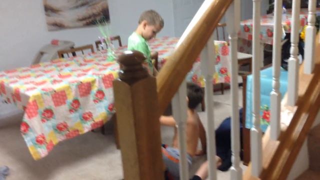 Brody vs Alex vs Avery for paper on the wall match смотреть онлайн