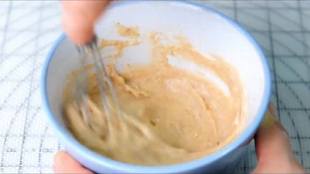 How to Make 2 MINUTES Microwave Cinnamon Rolls Cake! смотреть онлайн