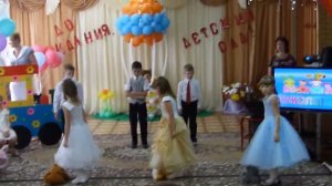 Танец с игрушками