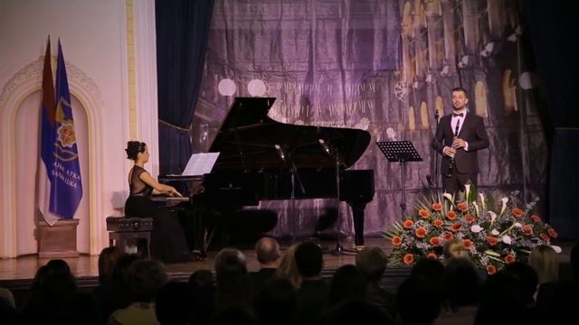 Neven Marinković & Milica Blaženović playing Poulenc - Sonata for Clarinet & Piano, First Movement смотреть онлайн