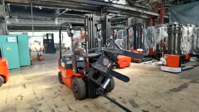 Погрузчик с захватом опрокидывателем смотреть онлайн