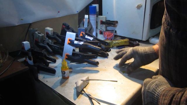 Лью ДВУХЦВЕТКИ САМОДЕЛЬНОЙ РАКЕТОЙ смотреть онлайн