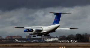 Солнце, дождь, и ветер... Один взлёт, две посадки... Ил-76МДК Роскосмос пытается сесть.