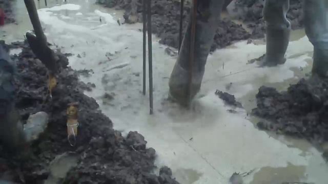 Санин дом.Свайный фундамент. Льем под воду смотреть онлайн