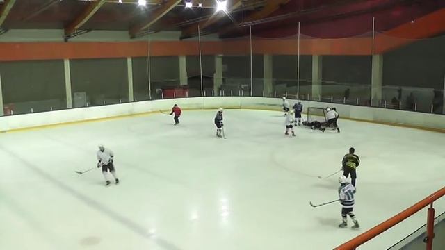 Девушка-хоккеистка выступает за команду ПолесГУ смотреть онлайн