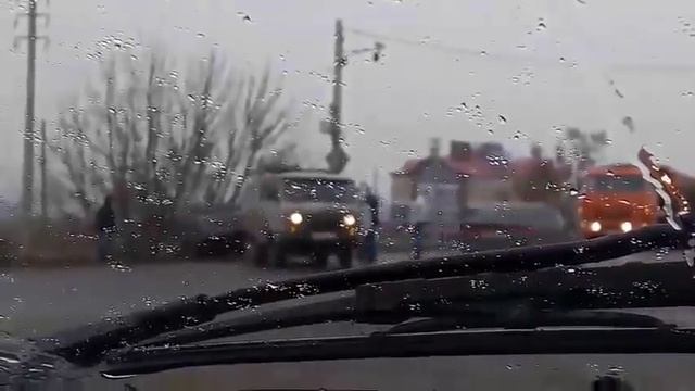Мордовия. Саранск. Легковушка на дереве смотреть онлайн