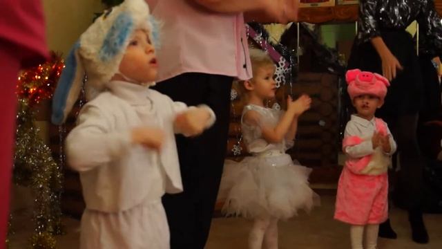 Новогодний праздник в Доме ребенка Бийска смотреть онлайн