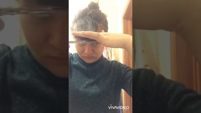 Как я подстригаю чёлку в домашних условиях смотреть онлайн