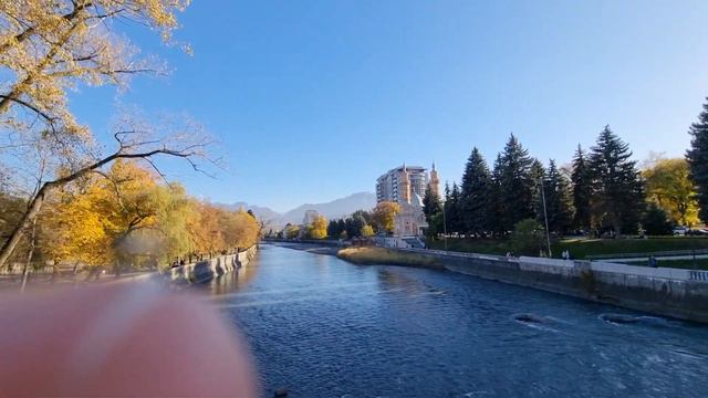 Осетия Алания. Владикавказ.2023.Золотая осень. Берег Терека смотреть онлайн