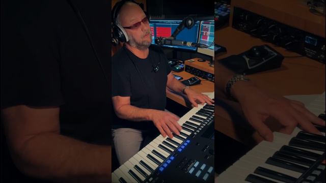 Why Worry (Dire Straits) on Yamaha Genos смотреть онлайн