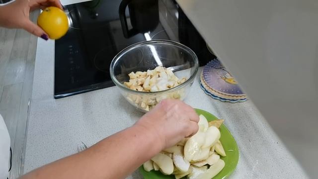 Как приготовить ЯБЛОЧНЫЙ ПИРОГ на творожном тесте. Нежный, сочный как торт. Вкусный воскресник смотреть онлайн