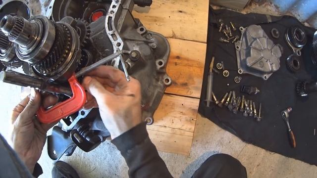 Ремонт коробки F5M22 Mitsubishi Galant 1.8 - Часть 1 - Разборка смотреть онлайн