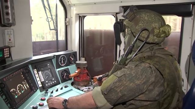Минобороны России показало кадры работы состава специального поезда Волга.mp4 смотреть онлайн