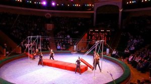 Цирк. Триумфаторы Арены. Акробаты на Встречных Качелях. Акробатический Номер. Видео Акробаты в Цирк