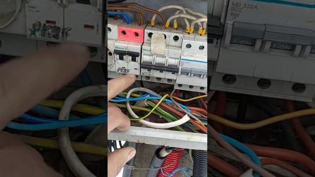 Как подключить однофазный генератор если у вас трёх фазный ввод! смотреть онлайн
