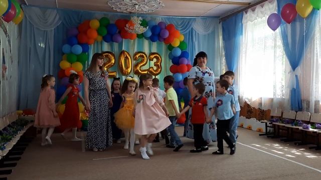 Танец "Обнимашки" МБДОУ "Детский сад №8 Колокольчик" смотреть онлайн