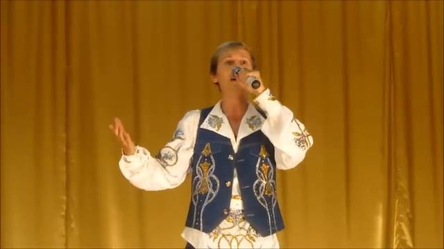 Поёт Илья Соловьёв в Коноше. смотреть онлайн