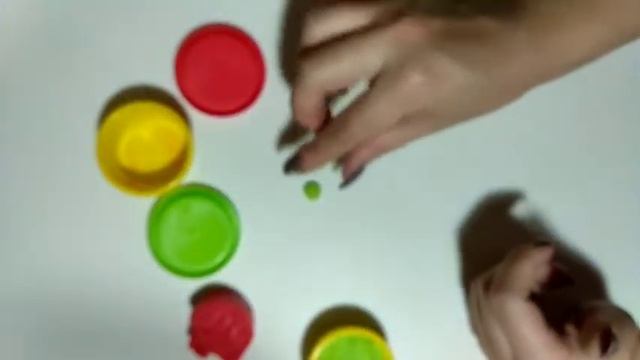 Как слепить клубничку из пластилина. Клубника из пластилина. Лепка с детьми. Лепим легко и быстро. смотреть онлайн