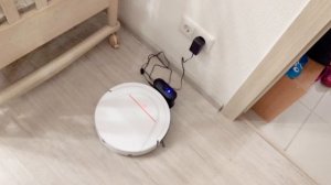 Робот пылесос Midea VCR03W. Обзор. Купили с детишками робот пылесос и разбираемся, как он работает.