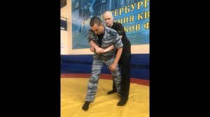 освобождение от обхвата туловища без рук