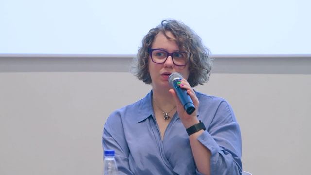 Британка в Еврейском музее: fashion-скетчинг в полный рост смотреть онлайн