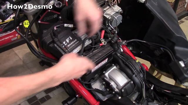 Снятие и установка аккумулятора на Ducati Monster 696, 796, 1100 смотреть онлайн