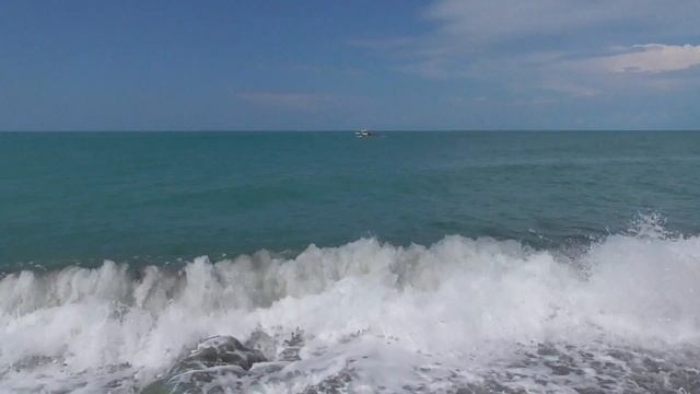 Расслабляющее море. Волны,ветер,камни, звук прибоя. Видео для медитации. смотреть онлайн