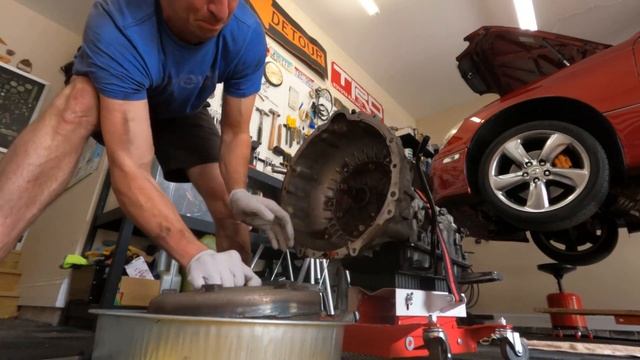 Steps to removing the Transmission in a Toyota / Lexus RWD (rear main seal too!) - no talking! смотреть онлайн