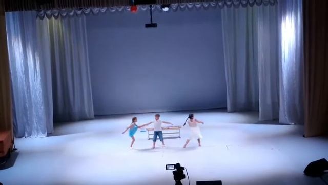А у нас во дворе смотреть онлайн