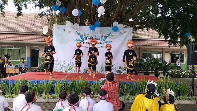 Tari Kreasi Yamko Rambe Yamko - Cultural Stage Shows SD IGS Malang смотреть онлайн