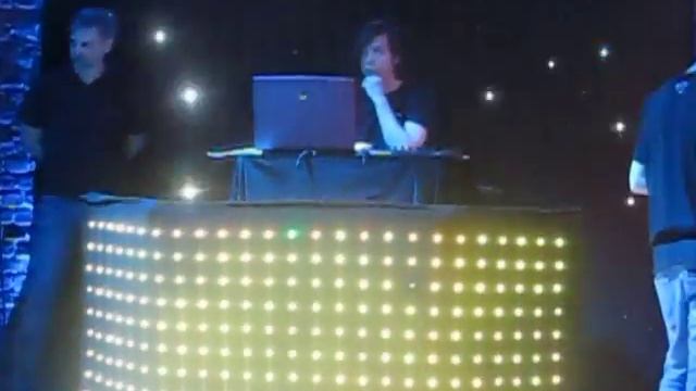 Светодинамическая диджейская стойка. Фасад и задник для диджея смотреть онлайн