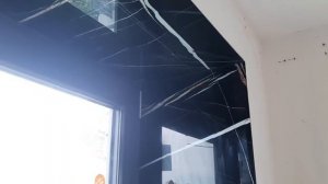Откосы прямоугольные из крупноформатного тёмного керамогранита