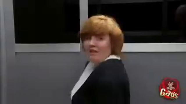 Пугачь в лифте смотреть онлайн