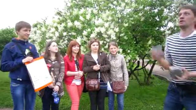 уроки уличного жонглирования булыжниками в цветущей сирени 25 03 2013 смотреть онлайн