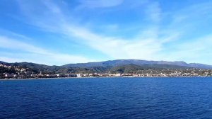 ФУТАЖ – МОРСКОЙ. Натуральный видеофон HD. Ход лайнера вдоль берега