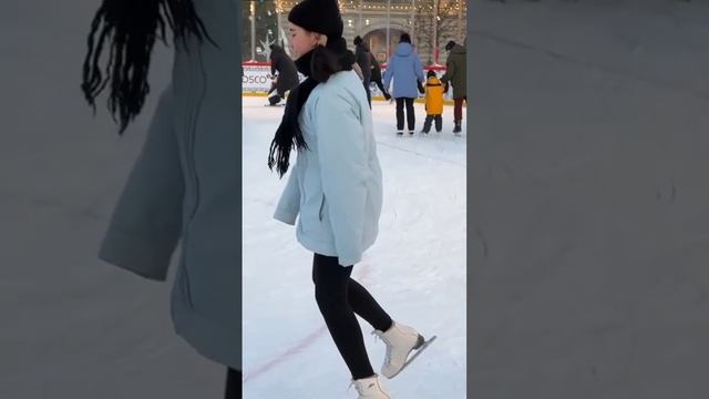ГУМ-Каток. Кружу под "Вальс цветов" Чайковского ??⛸️?? смотреть онлайн