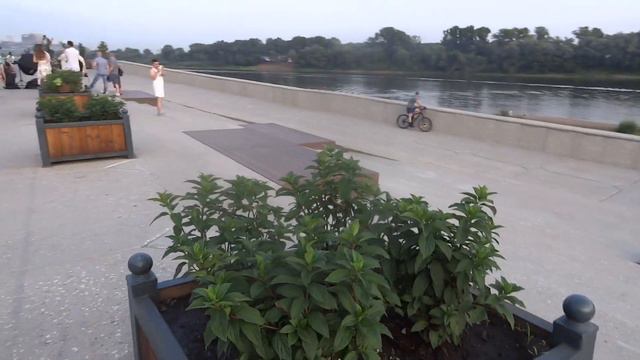 город уфа 9 июля 2023 набережная реки белой вечером.жаркий день летний смотреть онлайн