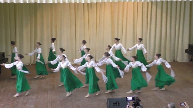 "Девка по саду гуляла" Хореографический ансамбль "Радуга" смотреть онлайн